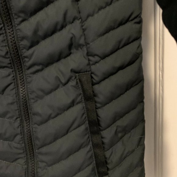 Athleta Asymmetrical Zippered -Lightweight Puffy Jacket-Grey Size M - Picture 11 of 11